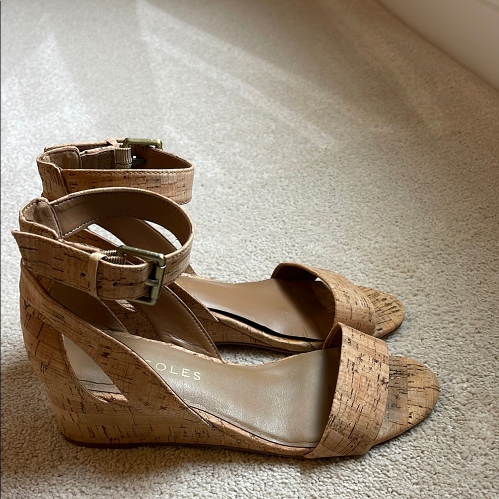 AEROSOLES Cork Wedge Sandals with Open-Toe Design